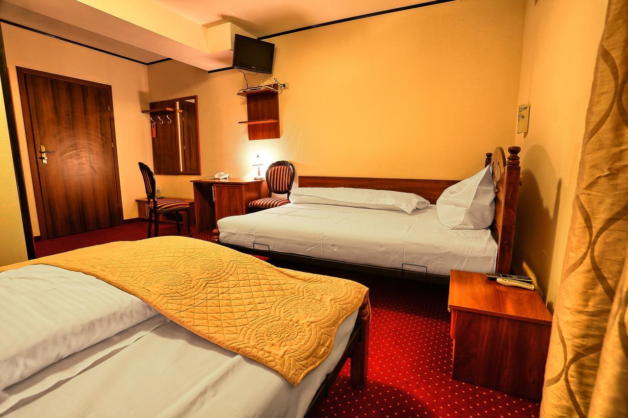 Hotel Zodiak Radomsko Εξωτερικό φωτογραφία
