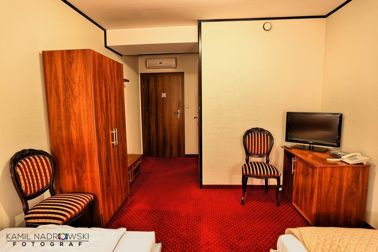 Hotel Zodiak Radomsko Εξωτερικό φωτογραφία