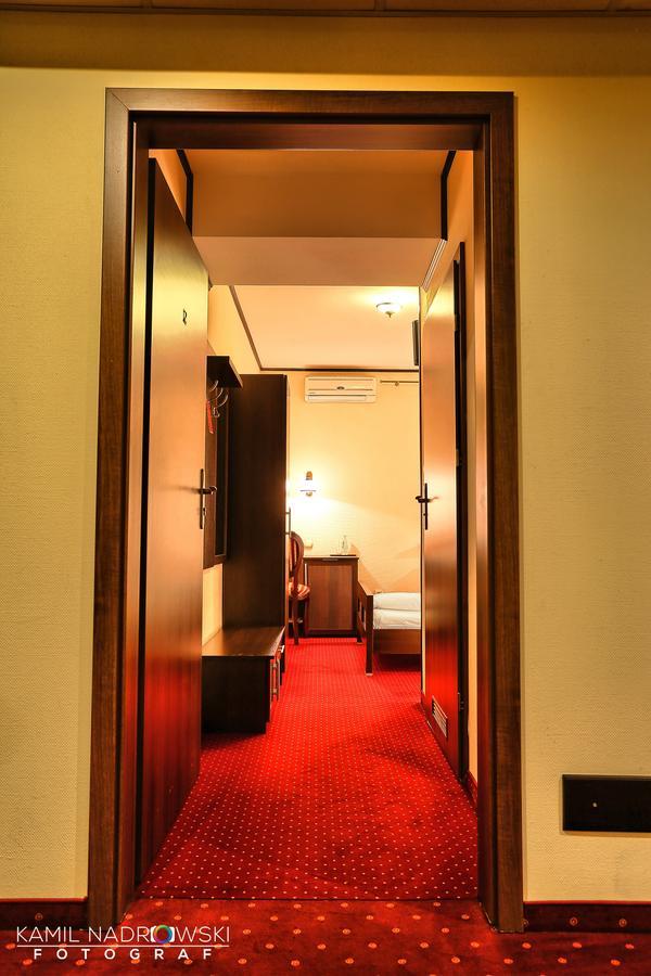 Hotel Zodiak Radomsko Εξωτερικό φωτογραφία